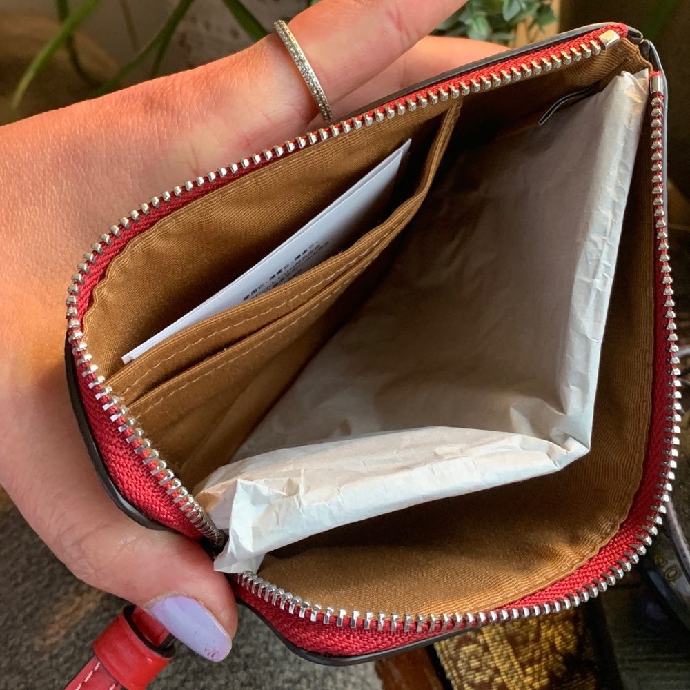 Authentic COACH Signature coated canvas/leather Strawberry zip top wristlet - Picture 4 of 9